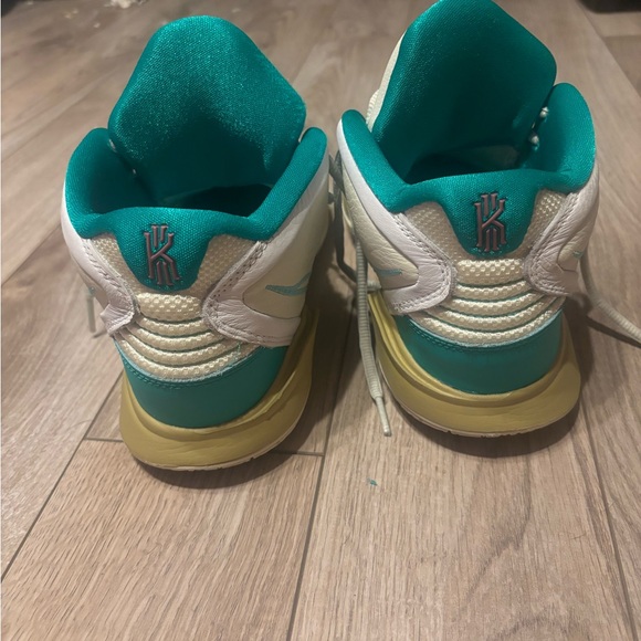 Nike Sue Bird x Kyrie Infinity EP 'Golden Tribute - Picture 3 of 5